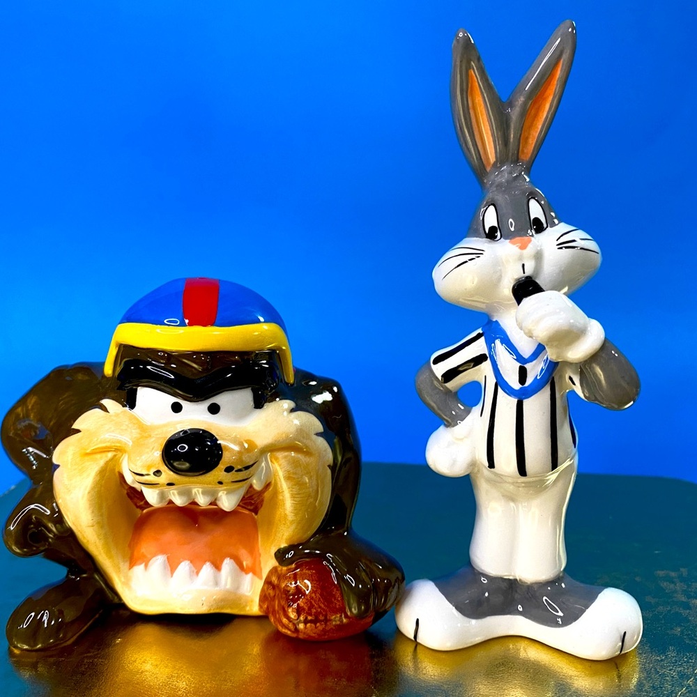 Warner Bros Looney Tunes Vintage 1993 Salt & Pepper Shakers Taz and Bugs Bunny